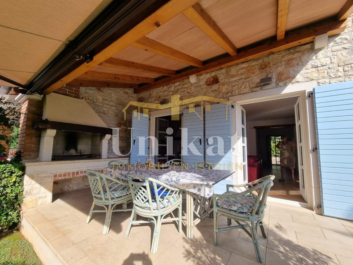 Dvojna hiša v istrskem slogu